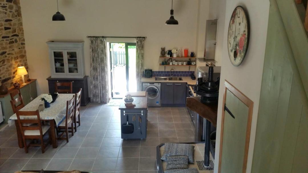 Photo of Kitchen in Cast