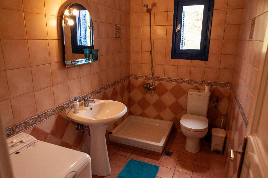 Photo of Bathroom in Paleopolis