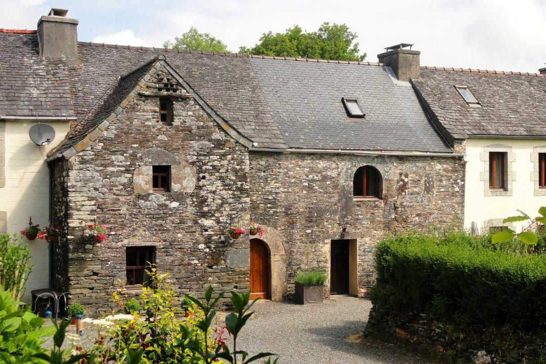 Photo of Buildings in Sizun