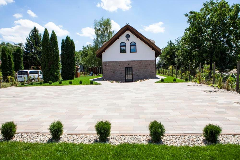 Photo of Others in Bekesszentandras