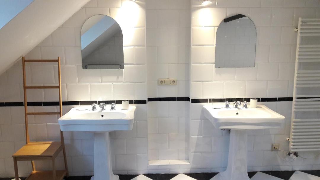 Photo of Bathroom in Ilot Sacre