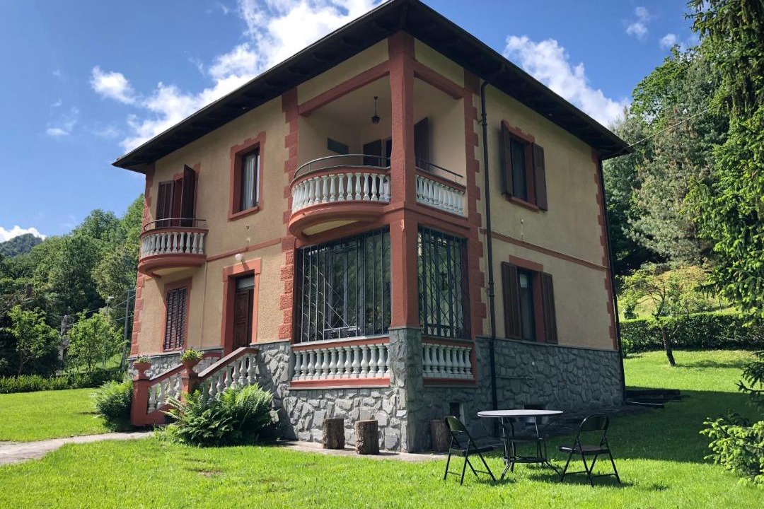 Photo of Buildings in Pradleves