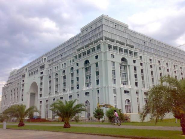 Photo of Buildings in Old Boulevard