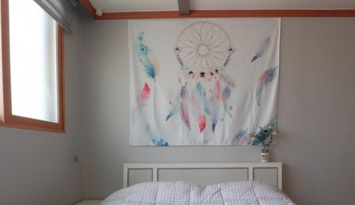 Room (Room 401)