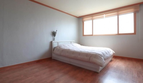 Room (Room 404)