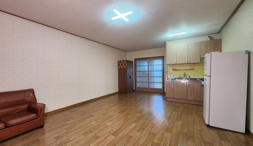 Room (Room 105)