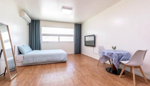 Room (Camber)