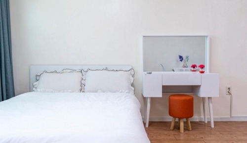 Room (Tagging)