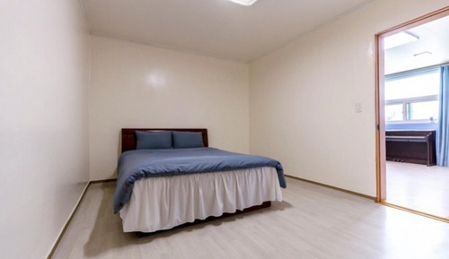 Room (Skipper)