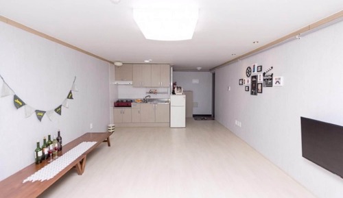 Room (Family Room 303)