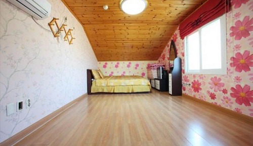 Room (Nest of lovers)