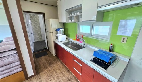 Room (1 building room 202 (89m B))