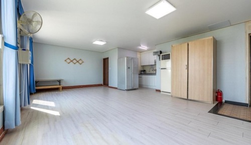 Room (Ondol Room (99 Room 301))