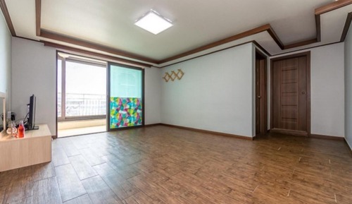 Room (Ondol Two room (83 Room 201))