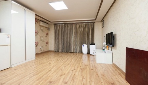 Room (Na-dong Room 202 (Bedroom))