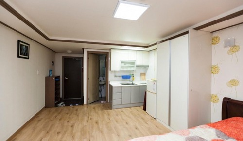 Room (Na-dong Room 201 (Bedroom))