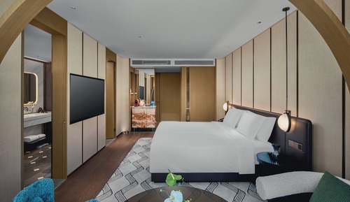 Premium Room, 1 King Bed, Accessible Bathtub, Bathtub (Garden View, Courtyard Access)