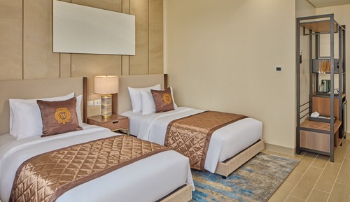 Premier Room Twin with Free Scheduled Airport Shuttle Service