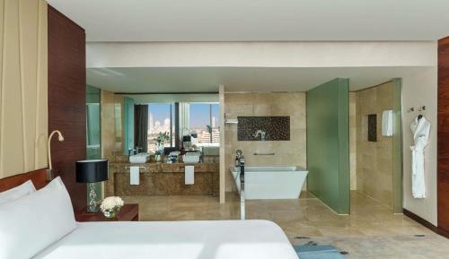 Fairmont Gold Signature Suite King - Nonsmoking