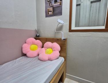 Room #1279532702