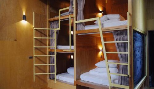 Single Bed in Mixed Dormitory Room