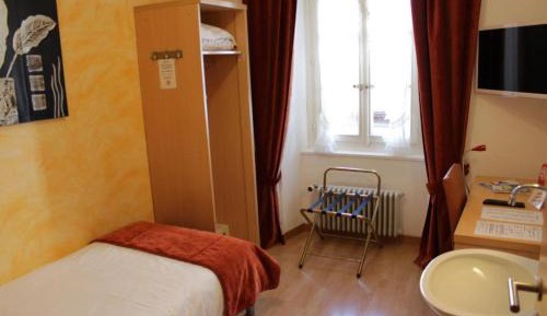 Single Room with Shared Bathroom