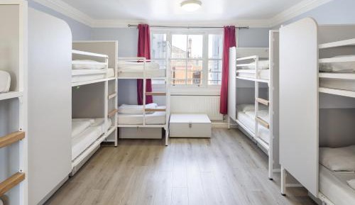 Bed in 10-Bed Mixed Dormitory Ensuite (18–40 years)