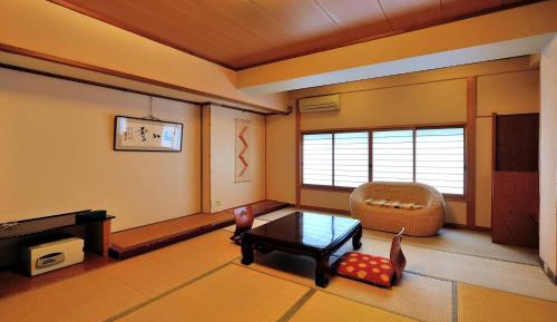 Superior Japanese-Style Room