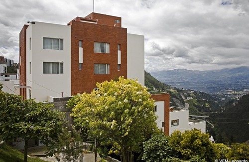 Guapulo Hotel | Hotel Stubel Suites & Cafe