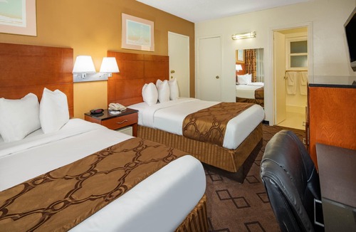 Magnolia Park Hotel | Travelodge by Wyndham Burbank-Glendale
