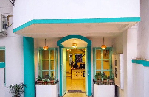 Andheri West Hotel | Hostel Mantra