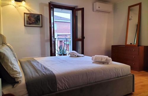 Zona Padova Apartment | Casa Atene Luminoso Appartamento su due livelli a Milano