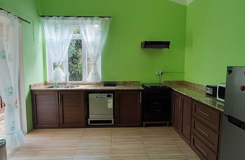 Pointe Aux Sables Apartment | Homerez - Beautiful appartement 1 km away from the beach for 6 ppl. with jacuzzi