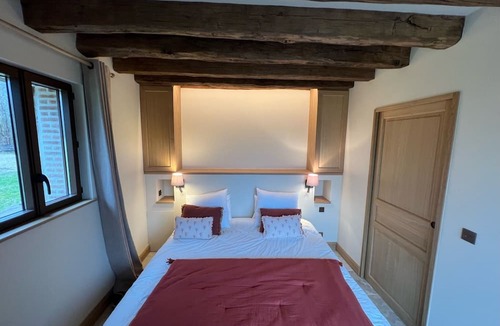Neung-sur-Beuvron House | Superbe Propriété, 10 Couchages, 6 Chambres, Piscine, vue sur Étang