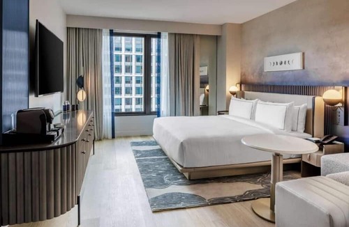 Near Northeast Apartment | King Room Near Le Clou French Restaurant WDC