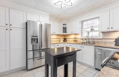 Inglewood House | The East Side Oasis with Dreamy Pool & Patio