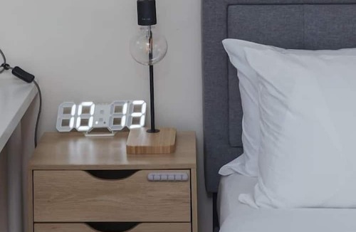 St. Kilda East Apartment | The Leafy LandsdowneA Cosy Poolside Studio
