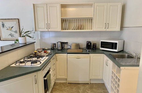 Yass Apartment | Very Comfortable Granny Flat - breakfast included