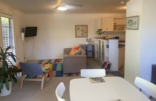 Yass Apartment | Very Comfortable Granny Flat - breakfast included