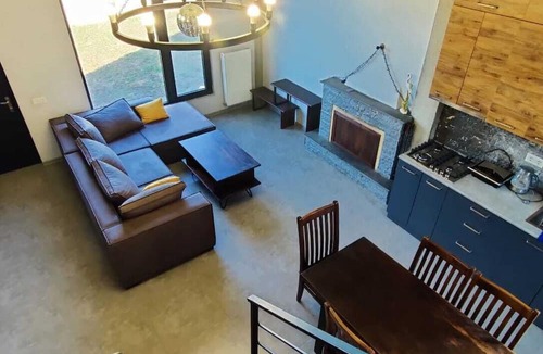 Mtskheta House | Spacious 4-bedroom house in charming Mukhatgverdi with WiFi