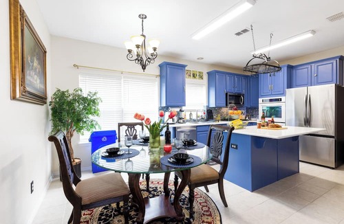 Allen House | Charming 3-bedroom guest house with WiFi, AC in tranquil Allen