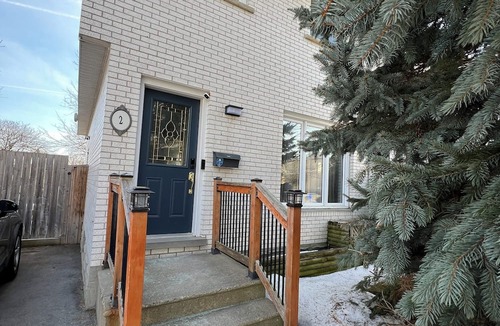 Hespeler House | Cozy Fully furnished, Specious 2 story home!. Parking on premises, pet friendly!