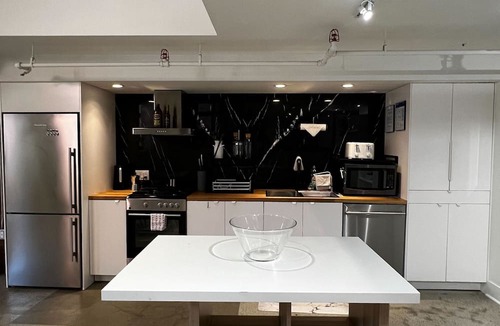 Gastown Apartment | Spacious Heritage Loft in the Heart of Gastown (Pet Friendly!)