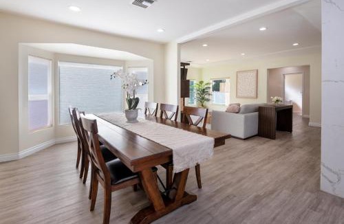 Tarzana House | Deluxe and Spacious 4BR Residence with Parking, BBQ
