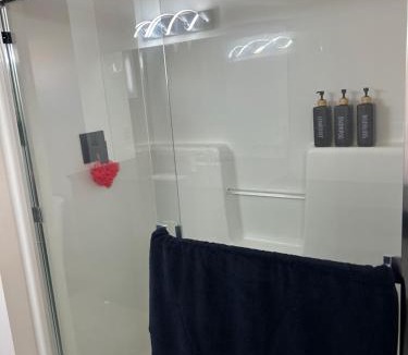 West St. Paul House | Guest suite