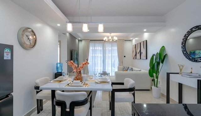 Spacious 3-bedroom apartment with AC, gym and pool access in fantastic Nairobi
